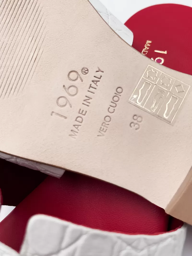 Close-up of the leather sole of 1969 Made in Italy flat sandal showing size 38 and Vero Cuoio stamp.